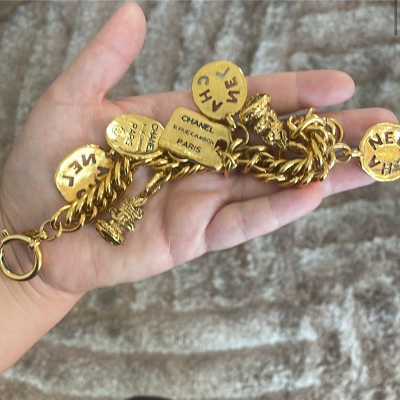 CHANEL VINTAGE GOLD Rare Charms Chain bracelet Retails: $2,900 Size: OS - Picture 3 of 9